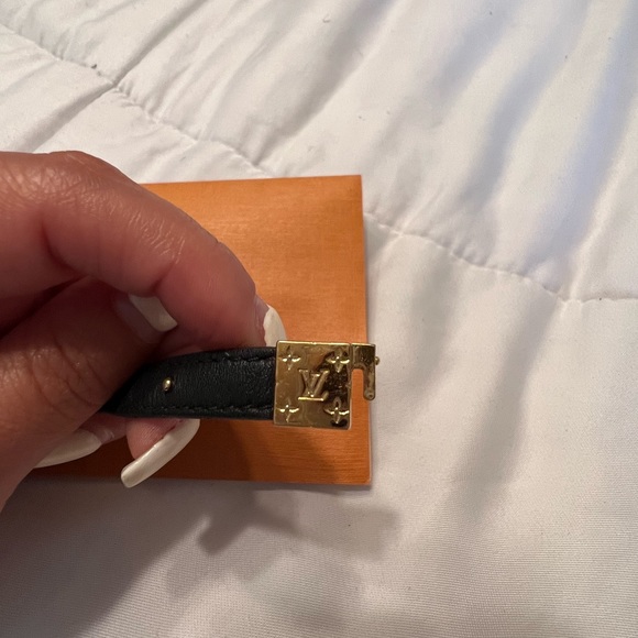 Louis Vuitton Reversible bracelet/Black and Monogram - Picture 8 of 14